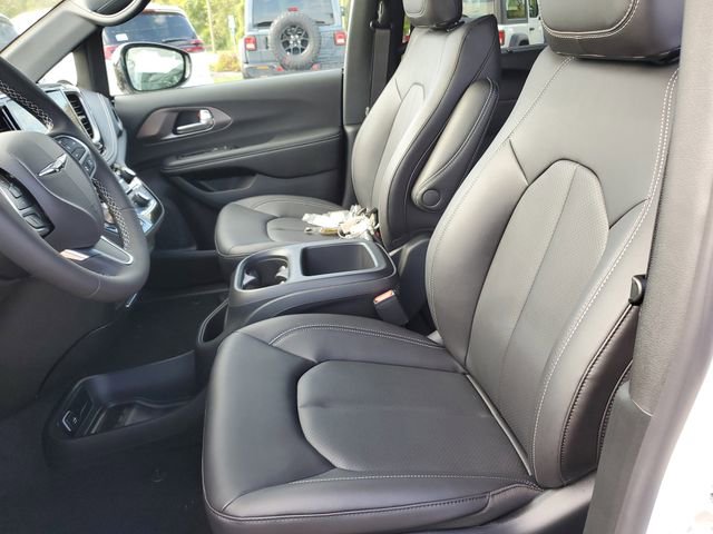 New 2026 Chrysler Pacifica Select image 13