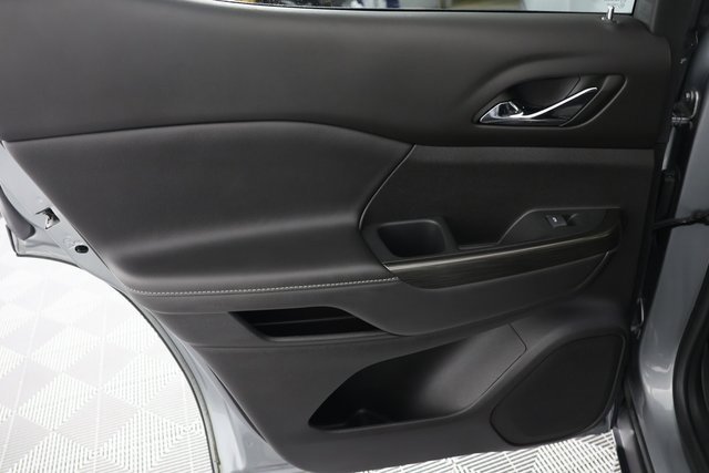 Used 2023 GMC Acadia SLT w/ Elevation Edition image 28