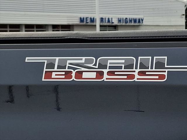 Used 2022 Chevrolet Silverado 1500 LT Trail Boss w/ Bed Protection Package AWD/4WD image 35
