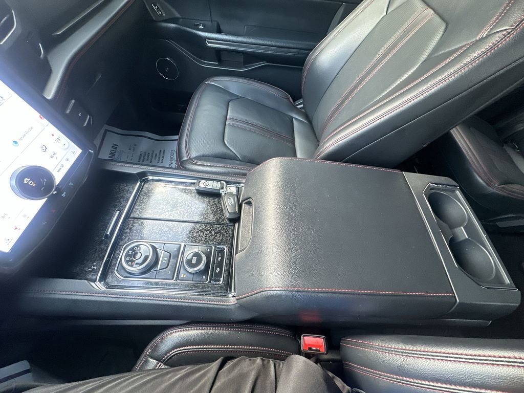 Used 2024 Ford Expedition Limited image 27