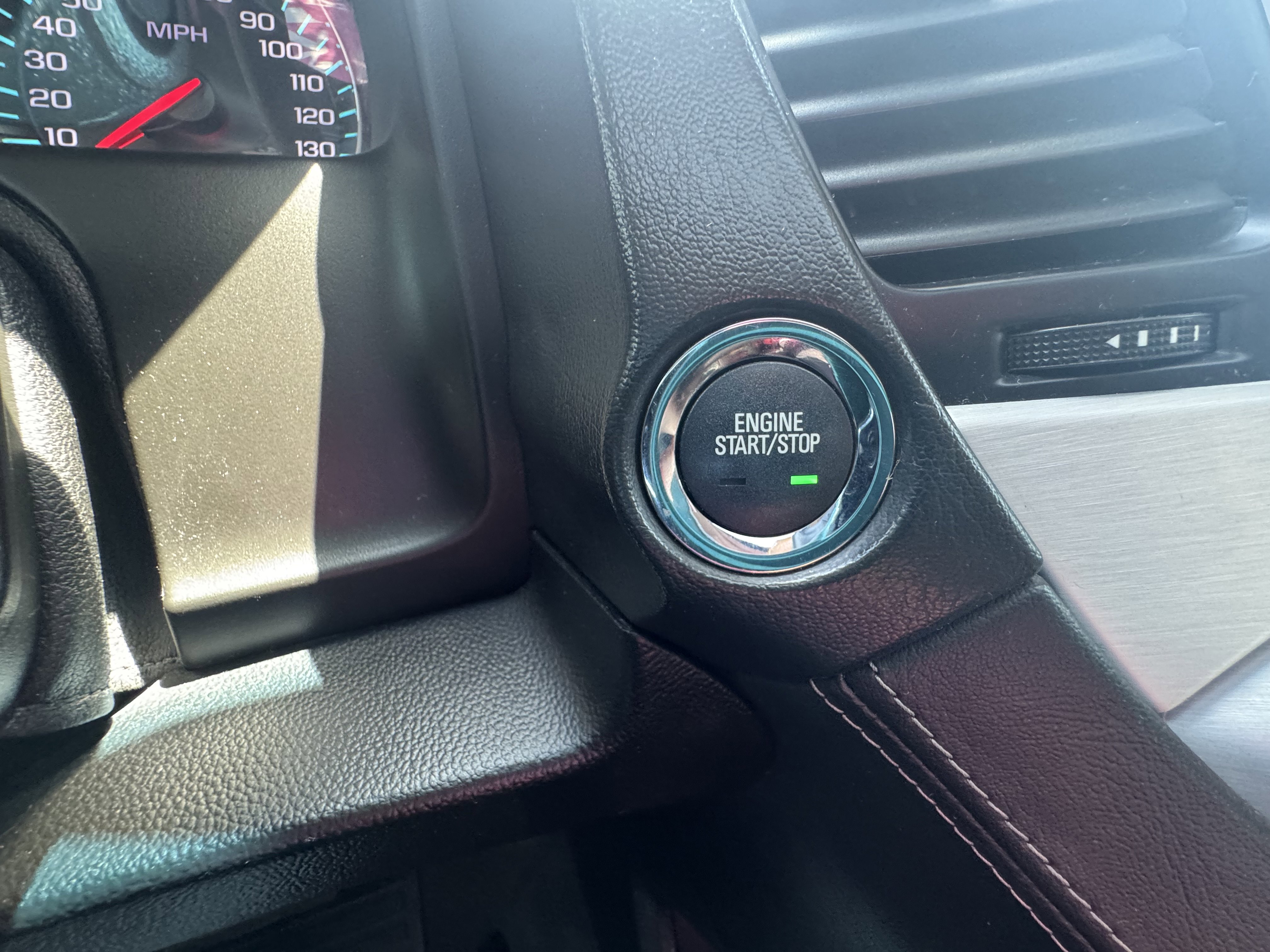 Used 2019 GMC Yukon SLT w/ Open Road Package image 18