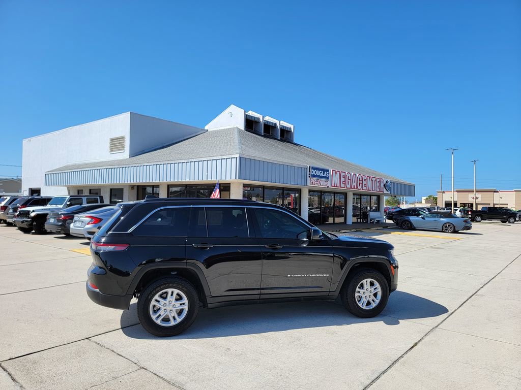 Used 2025 Jeep Grand Cherokee Laredo w/ Trailer Tow Package image 7