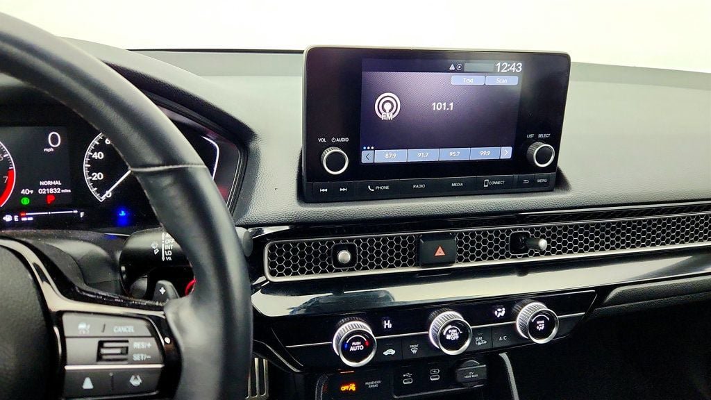 Used 2025 Honda Civic Sport image 15