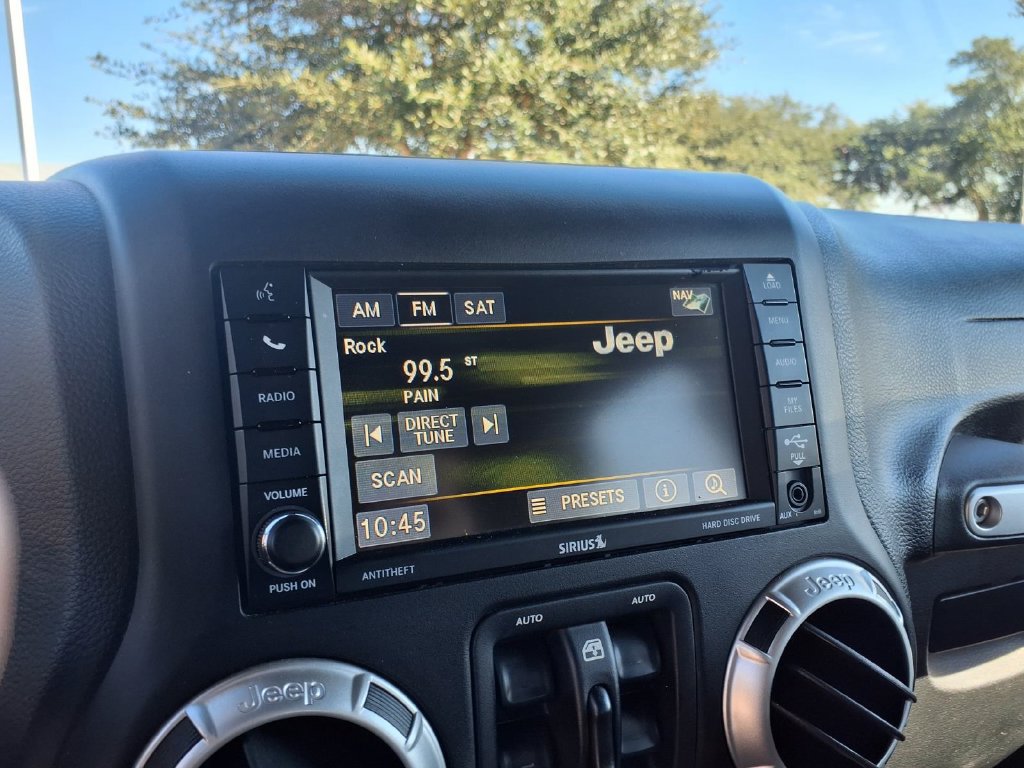 Used 2017 Jeep Wrangler Unlimited Sahara w/ Max Tow Package AWD/4WD image 17