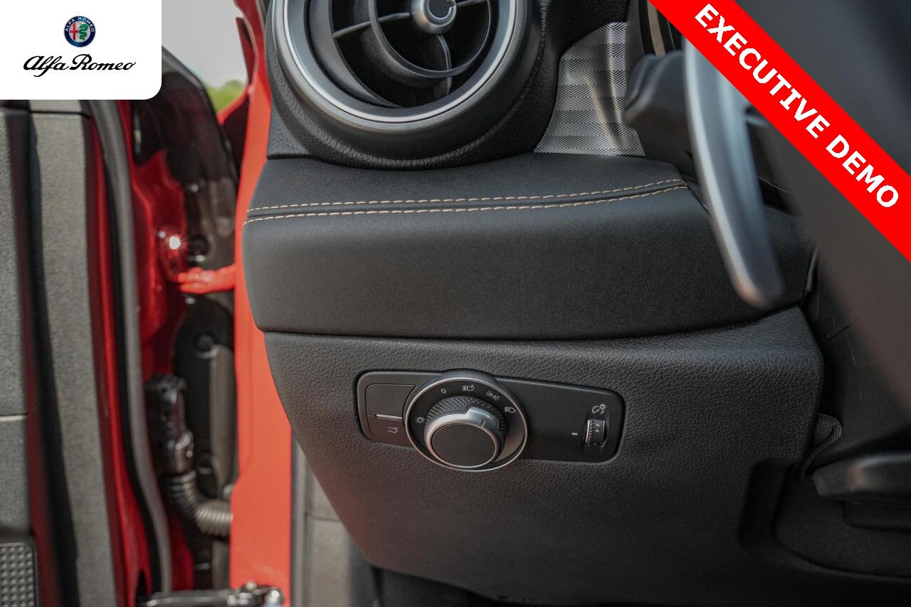 New 2025 Alfa Romeo Tonale w/ Premium Package image 19