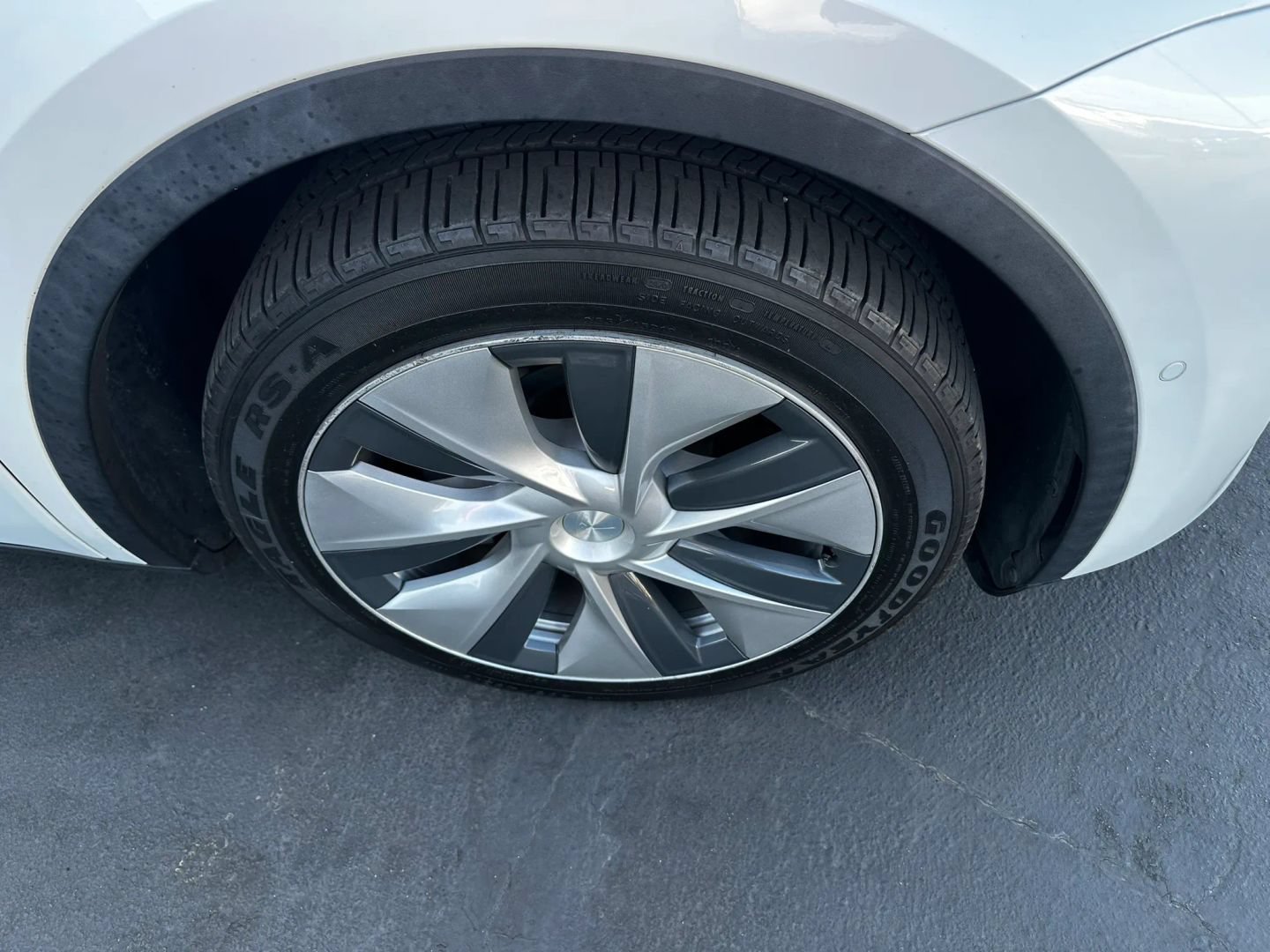 Used 2021 Tesla Model Y Long Range AWD/4WD image 30