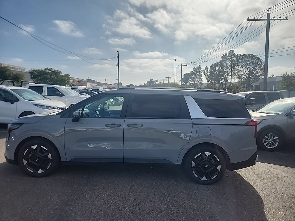 Certified 2025 Kia Carnival EX FWD image 10