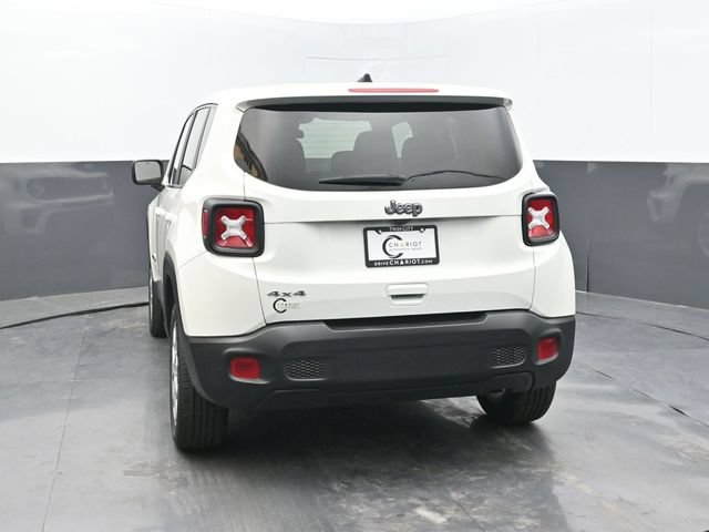 Used 2023 Jeep Renegade Latitude AWD/4WD image 5