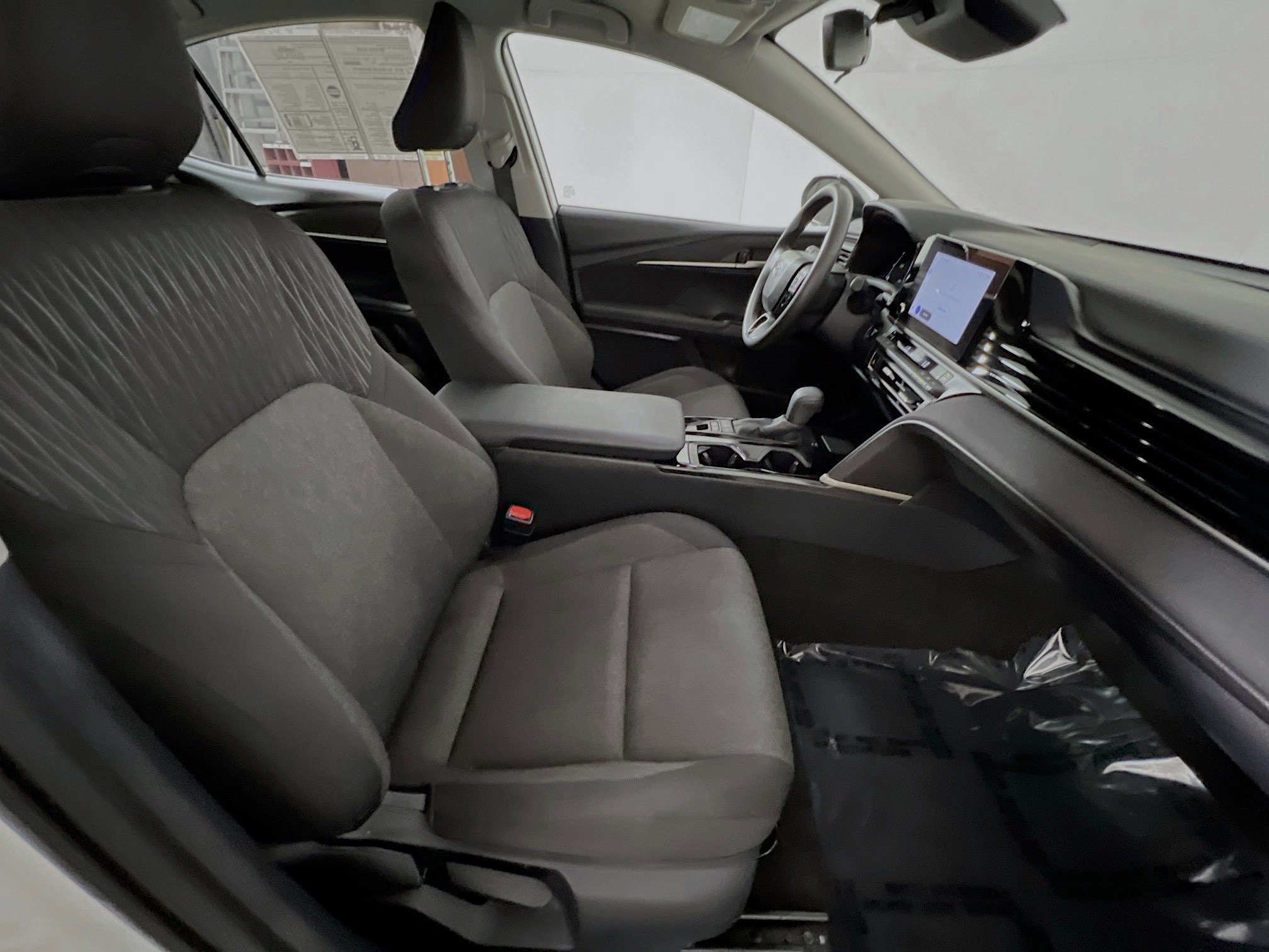 Used 2025 Toyota Camry LE FWD image 31