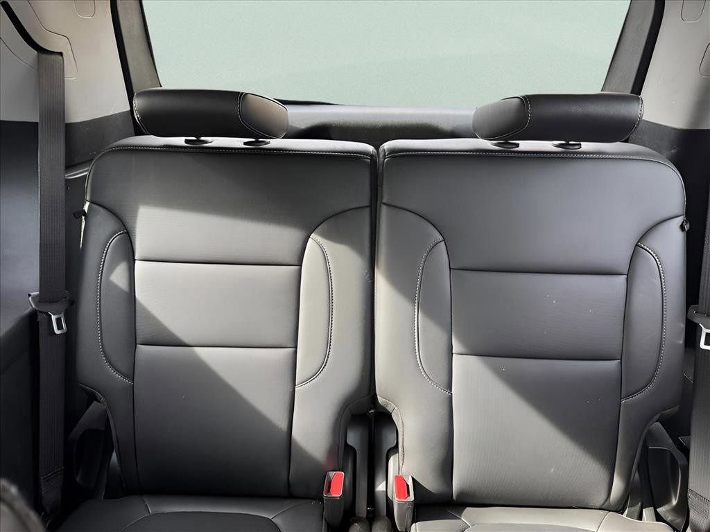 Used 2023 GMC Acadia SLT image 15