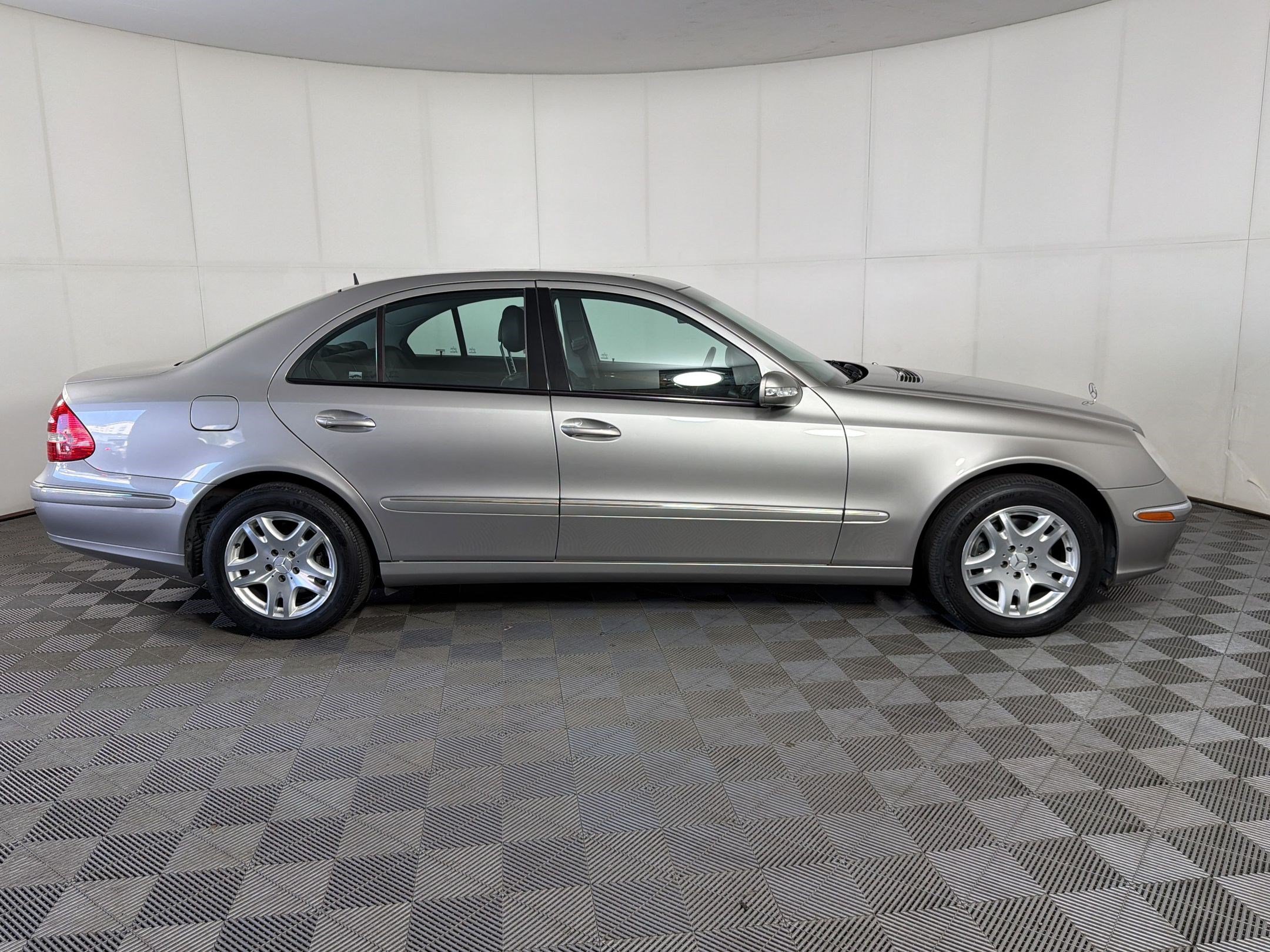 Used 2004 Mercedes-Benz E 320 4MATIC Sedan image 8