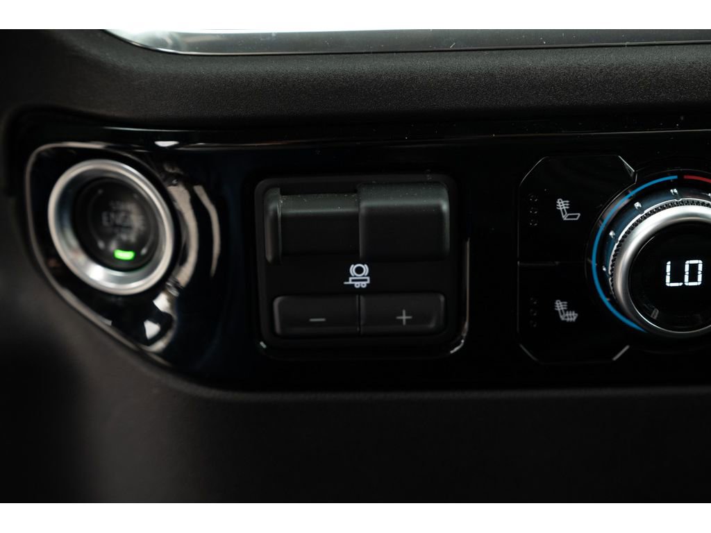 Certified 2025 GMC Sierra 1500 SLT image 25