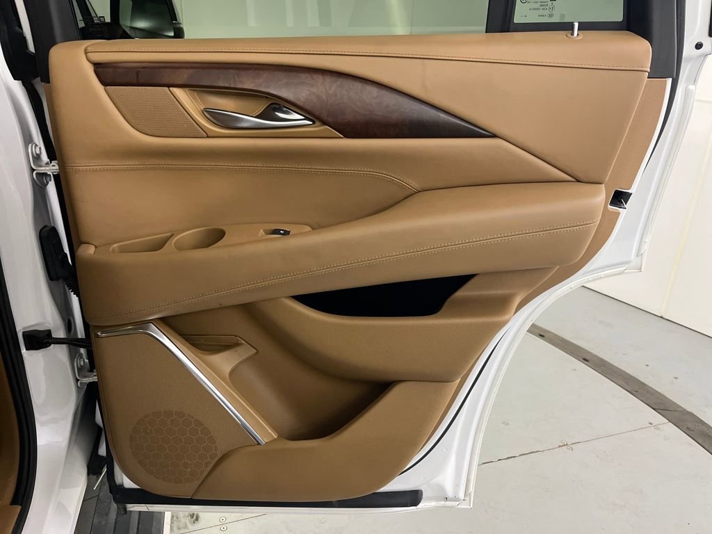 Used 2017 Cadillac Escalade Platinum image 29