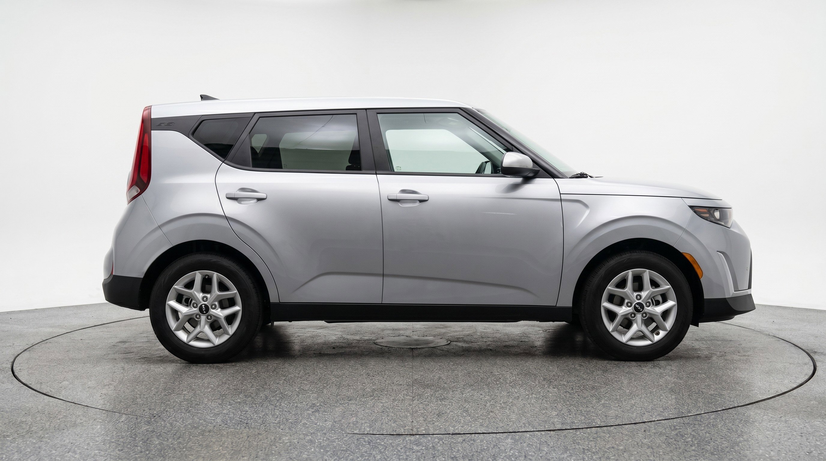 Used 2025 Kia Soul LX w/ LX Technology Package FWD image 11