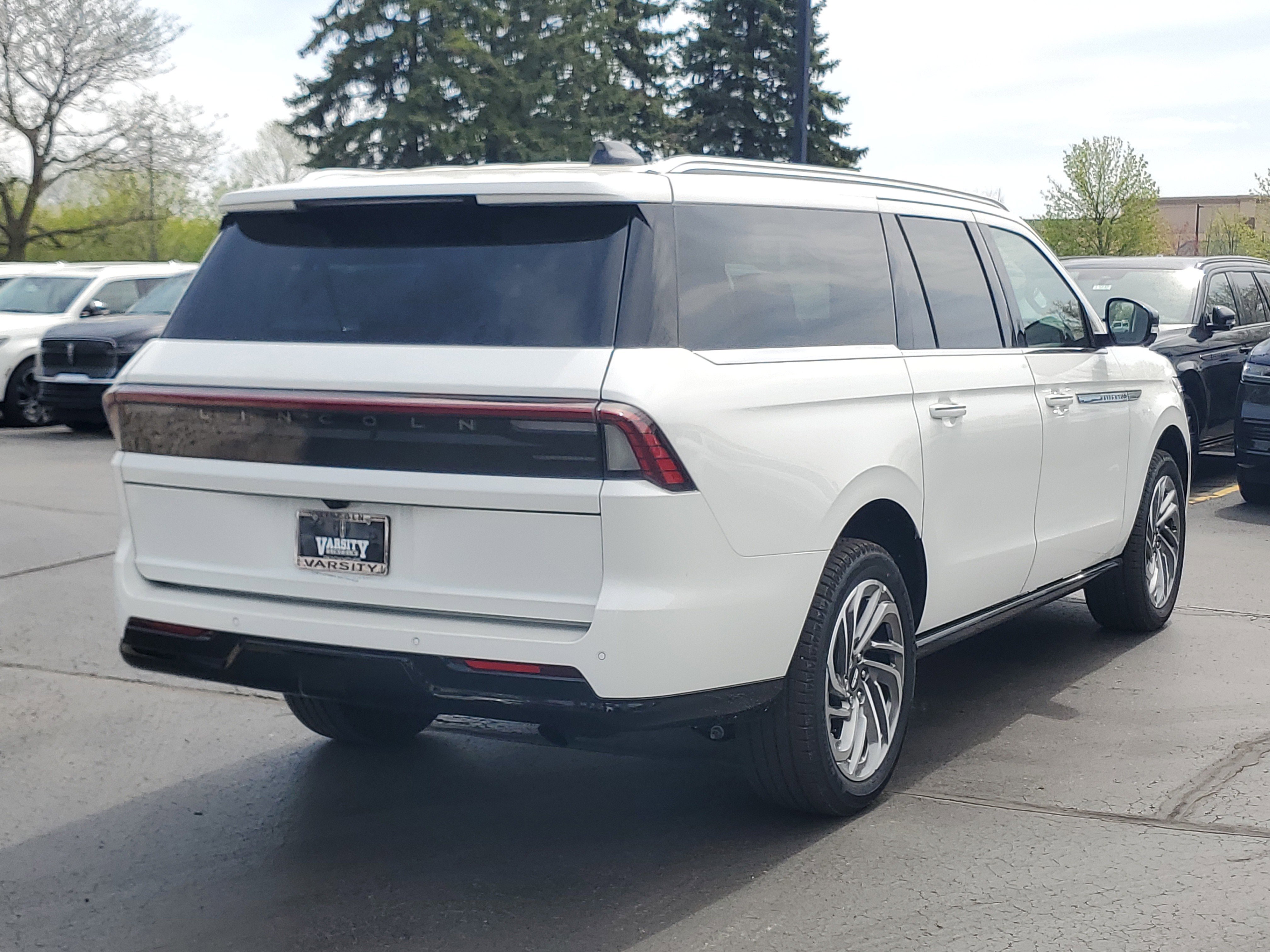 New 2025 Lincoln Navigator L Reserve AWD/4WD image 4
