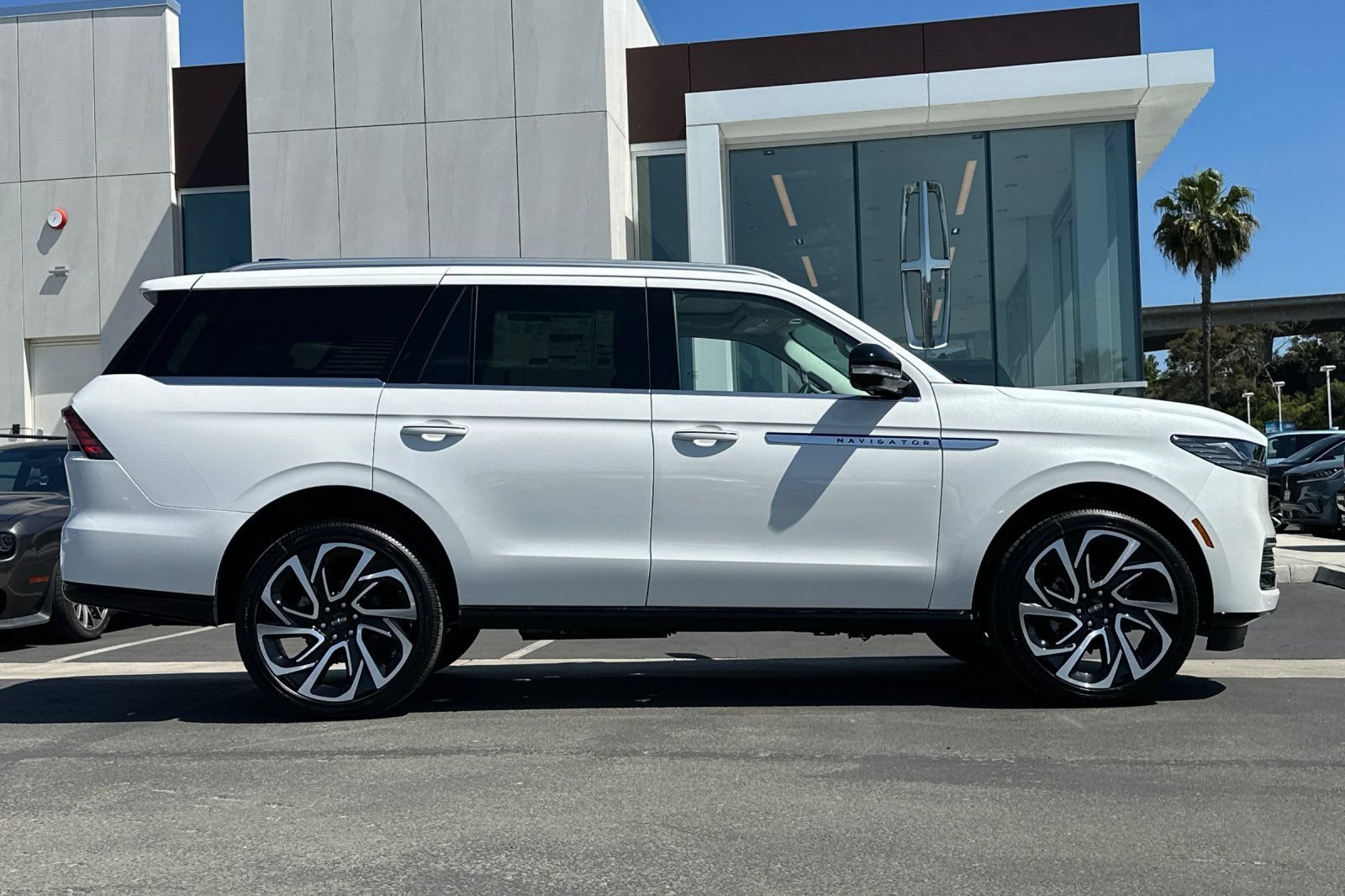 New 2026 Lincoln Navigator Reserve AWD/4WD image 2