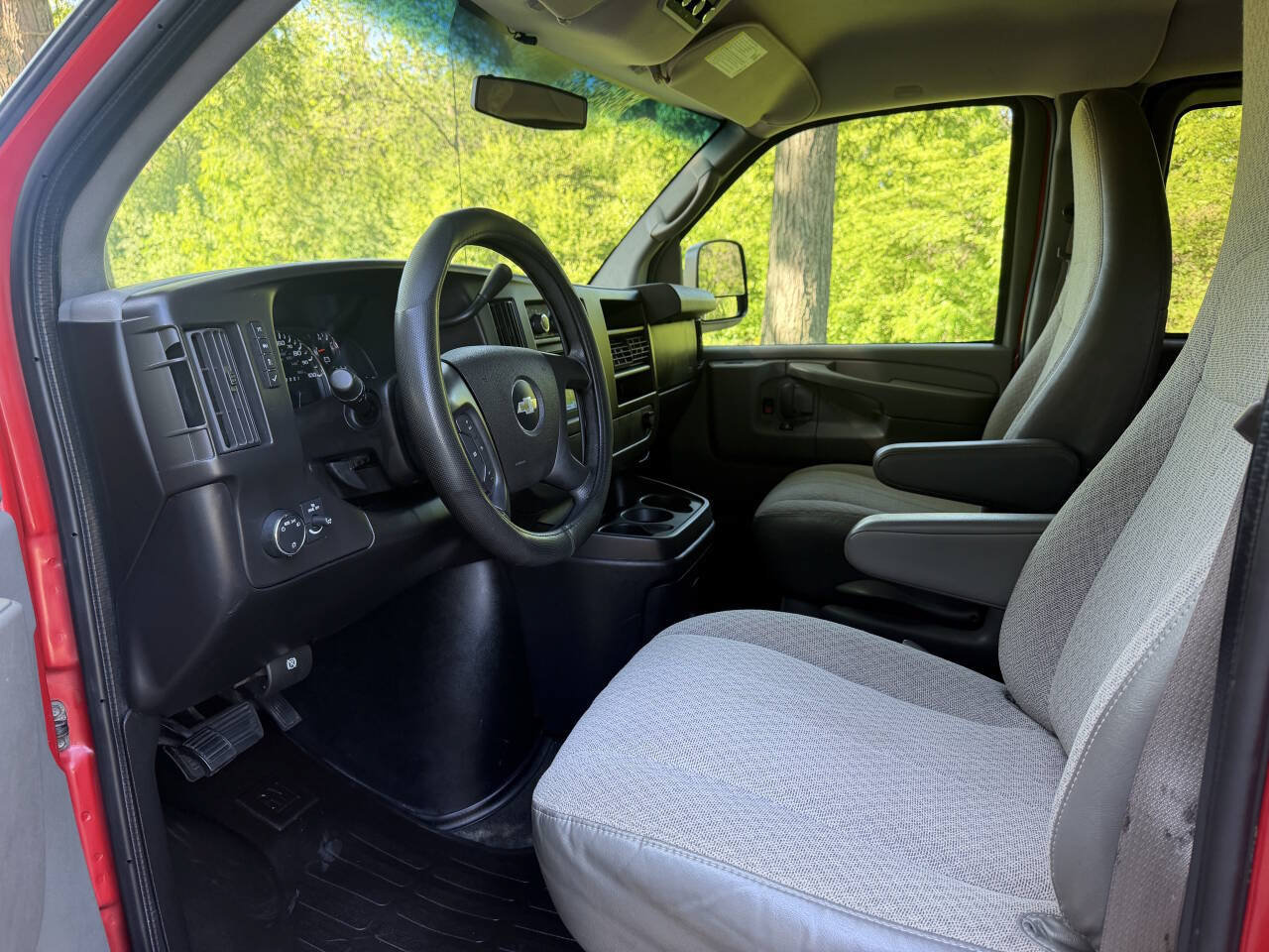 Used 2013 Chevrolet Express 1500 LT w/ LT Preferred Equipment Group AWD/4WD image 9