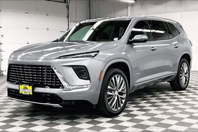 Used 2025 Buick Enclave Avenir w/ Super Cruise Package image 12