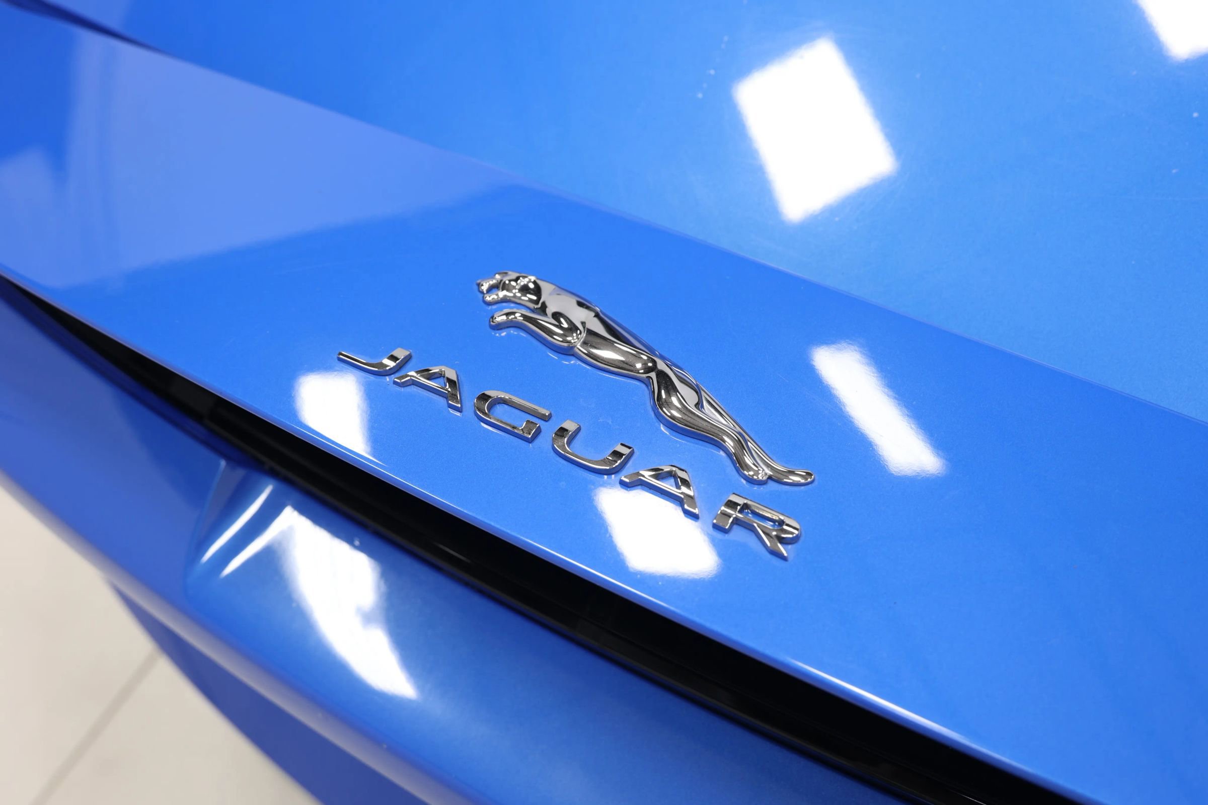 Used 2020 Jaguar F-TYPE Convertible image 45