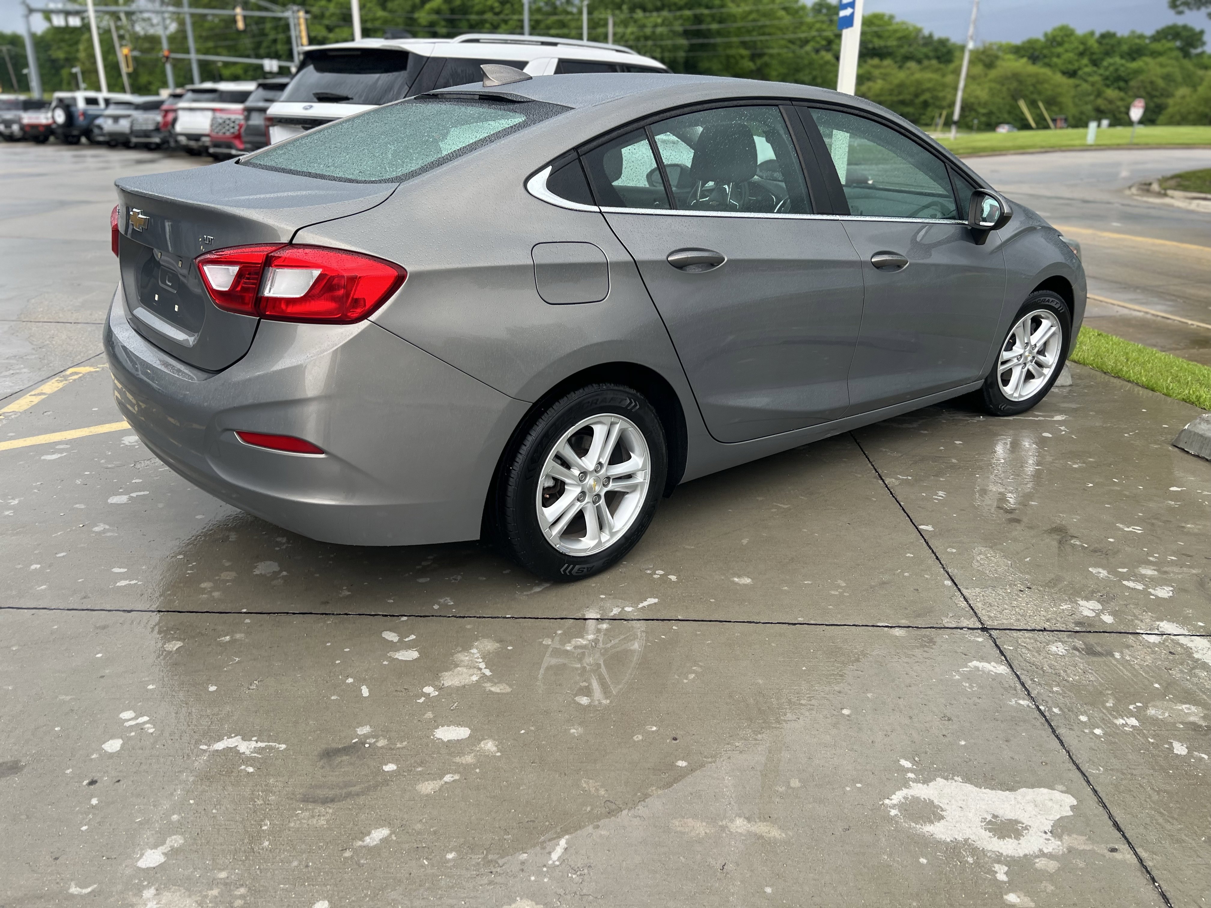Used 2018 Chevrolet Cruze LT FWD image 4