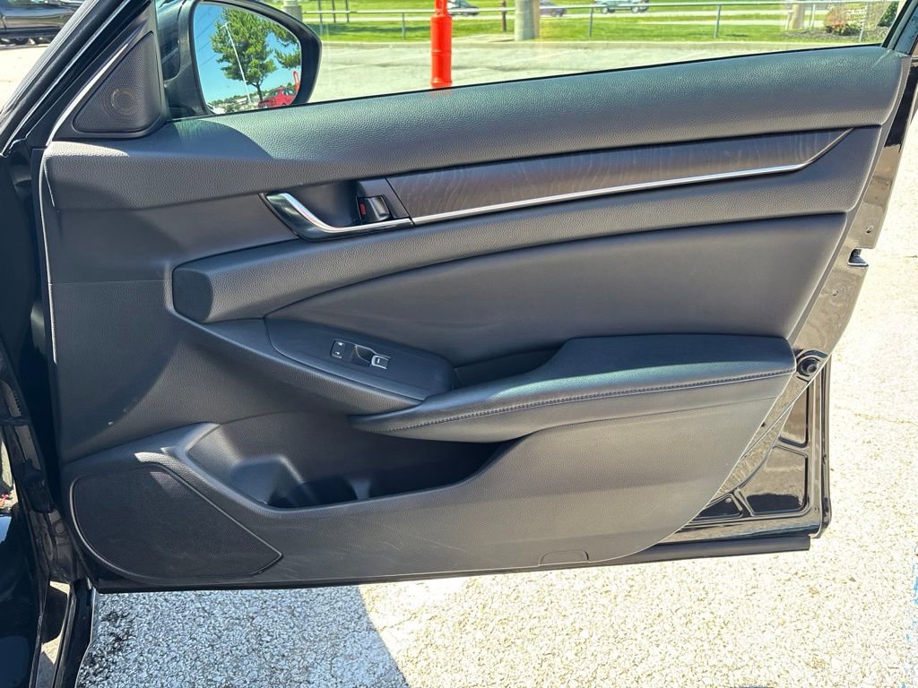 Used 2018 Honda Accord EX image 47