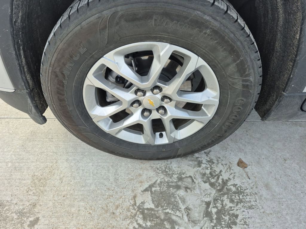 Used 2021 Chevrolet Traverse LT image 27