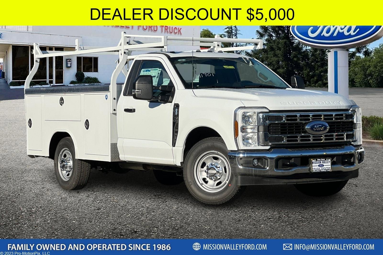 New 2025 Ford F350 XL w/ XL Chrome Package
