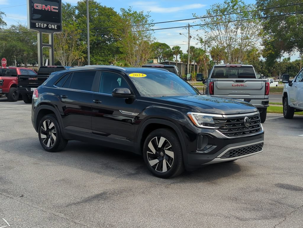 Used 2024 Volkswagen Atlas Cross Sport SE w/ Panoramic Sunroof Package FWD image 8