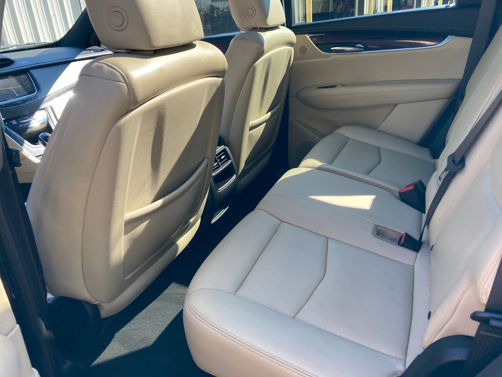 Used 2017 Cadillac XT5 Luxury w/ Driver Awareness Package AWD/4WD image 32