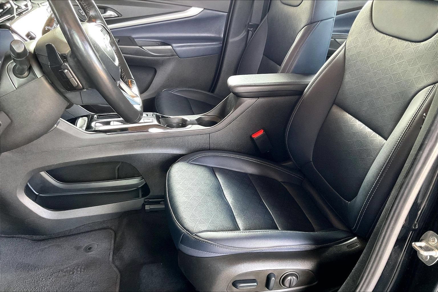Used 2022 Chevrolet Bolt EUV Premier w/ Sun & Sound Package FWD image 20