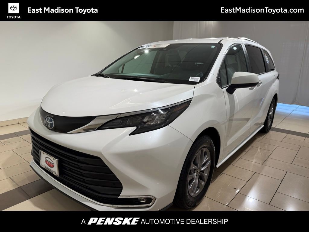 Certified 2024 Toyota Sienna XLE image 1