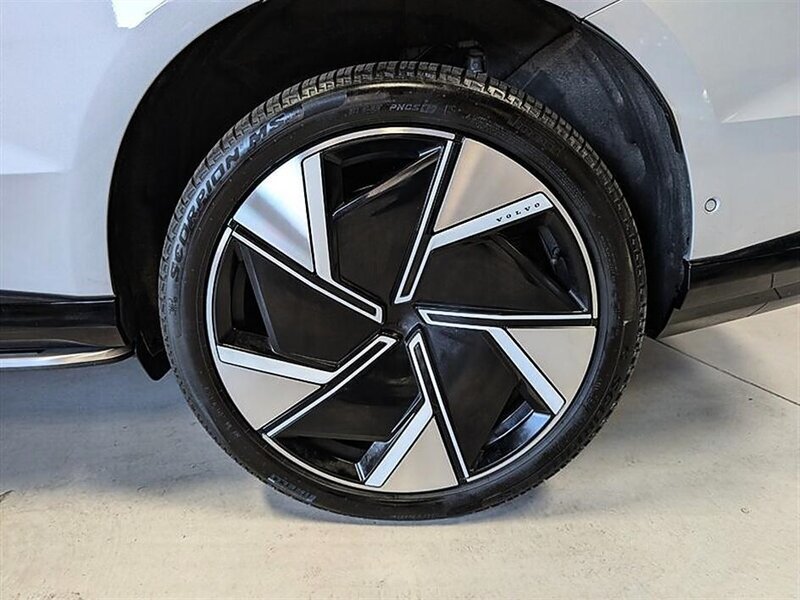 Used 2025 Volvo EX90 Ultra AWD/4WD image 14