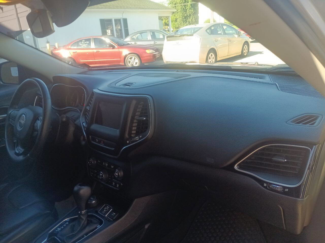 Used 2019 Jeep Cherokee Latitude Plus image 15