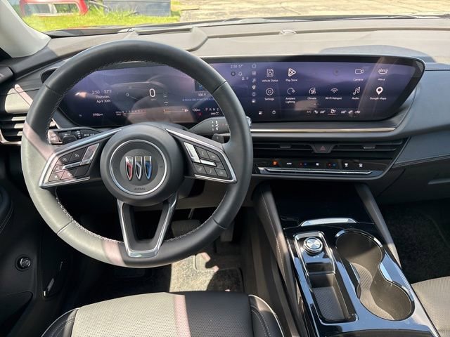 Used 2025 Buick Envision Avenir AWD/4WD image 3