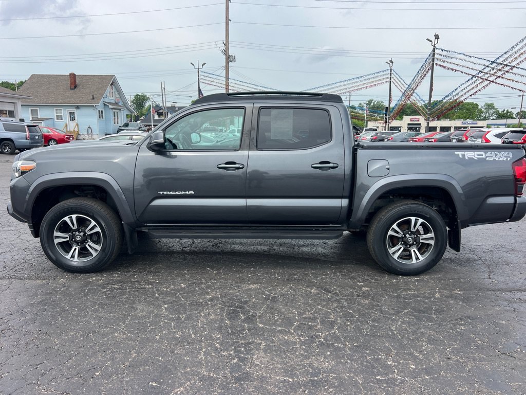 Used 2018 Toyota Tacoma TRD Sport AWD/4WD image 4