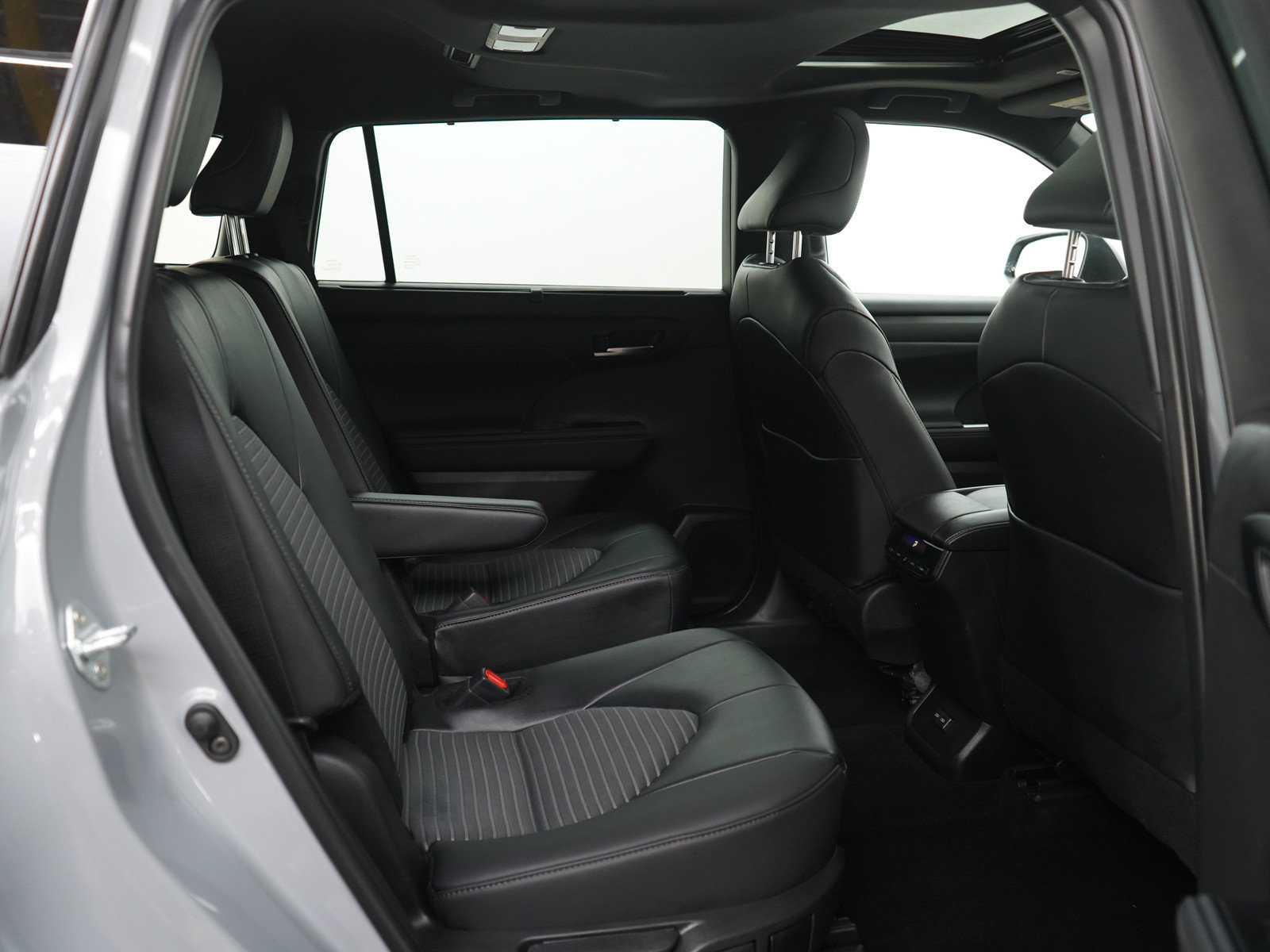 Certified 2025 Toyota Highlander XSE AWD/4WD image 12