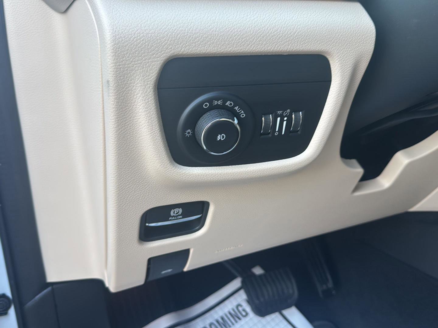 New 2026 Jeep Grand Cherokee Limited w/ Trailer Tow Package image 19