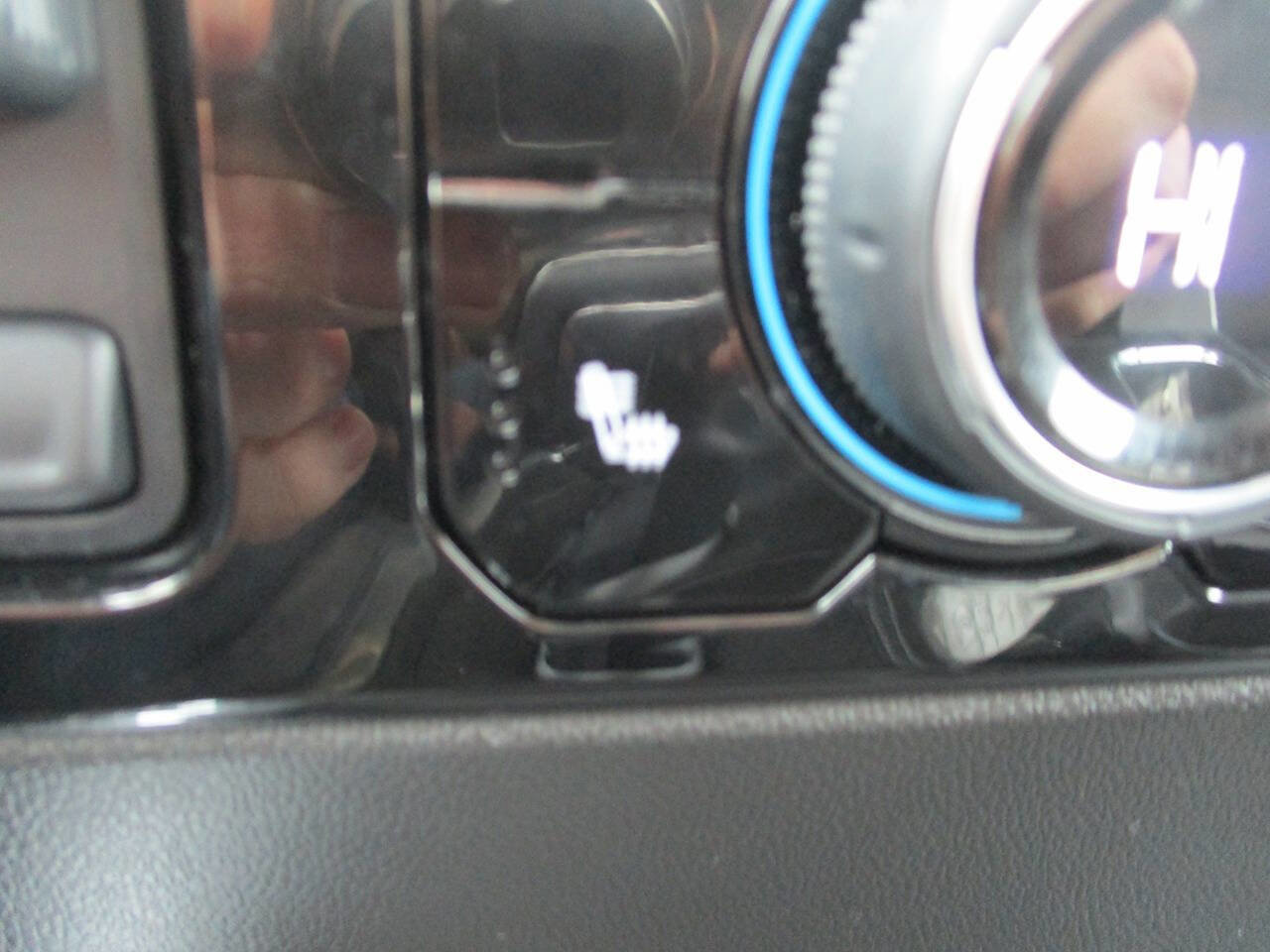 Used 2025 Chevrolet Silverado 1500 RST AWD/4WD image 16