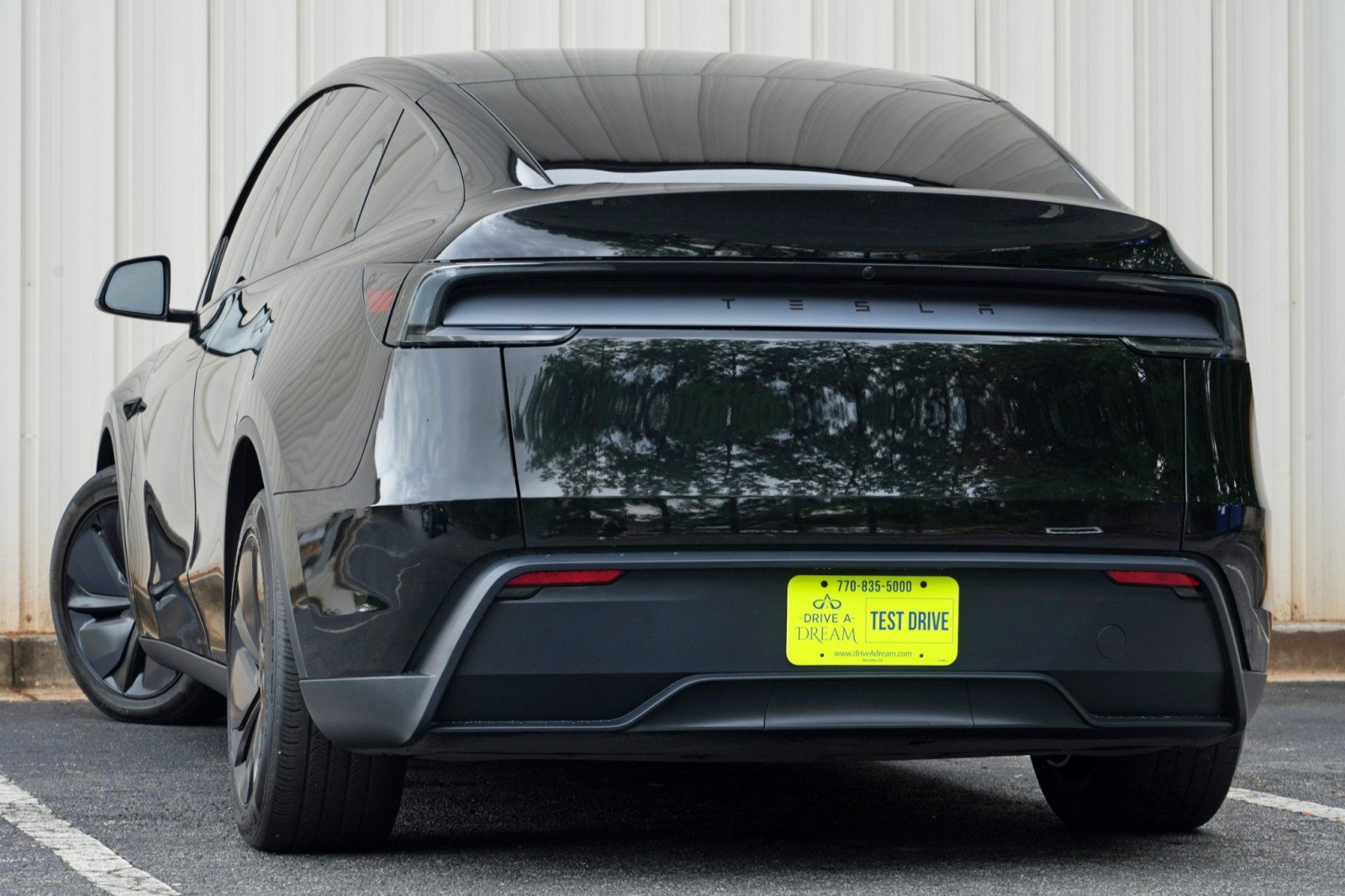 Used 2026 Tesla Model Y 2WD image 6