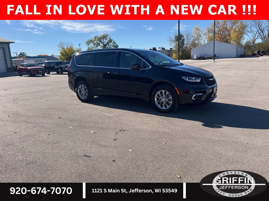 New 2026 Chrysler Pacifica Select image 5