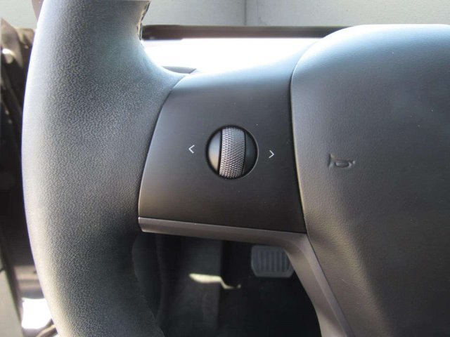 Used 2025 Tesla Model Y Long Range RWD image 21