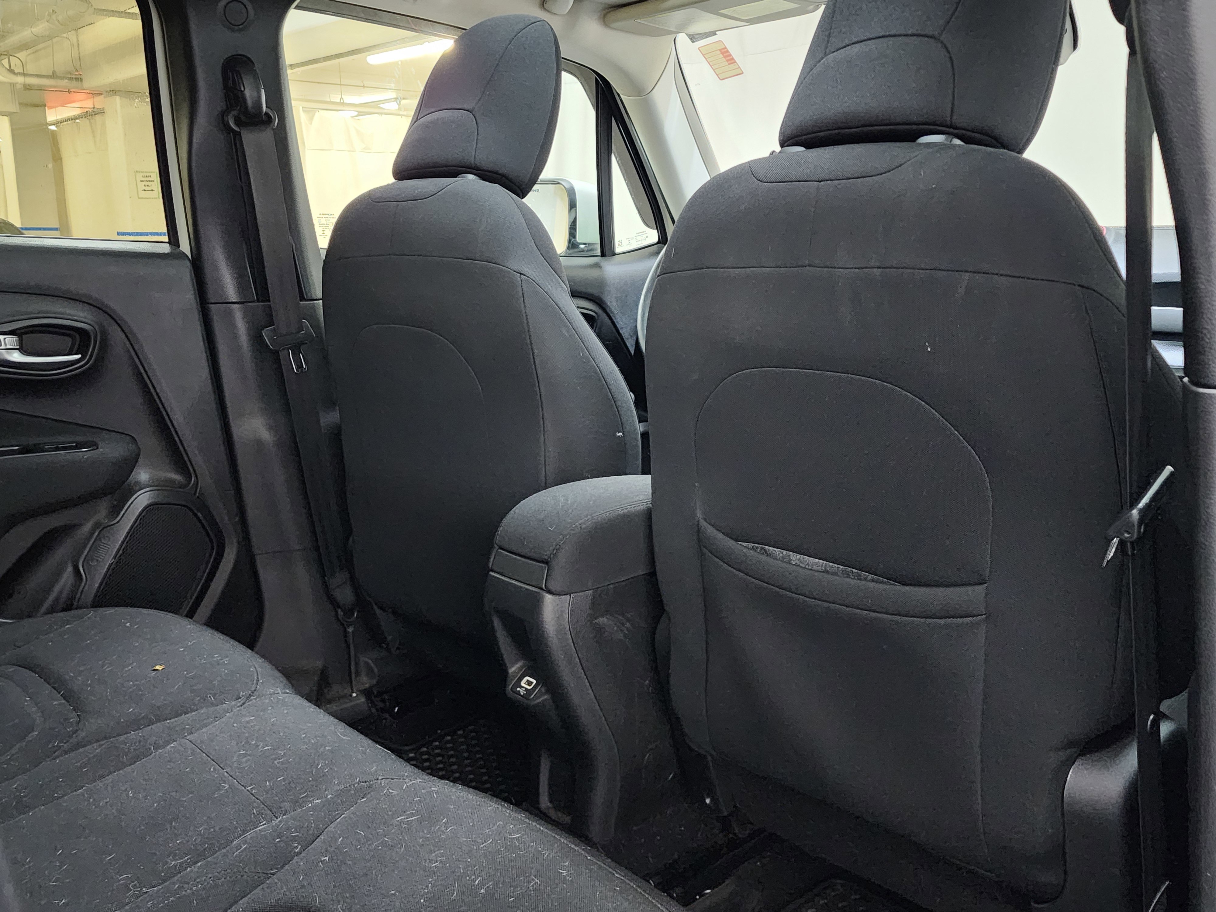 Used 2020 Jeep Renegade Latitude w/ UConnect 8.4 Nav Group FWD image 19