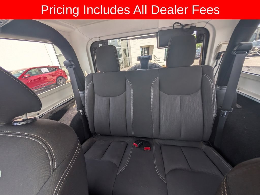 Used 2015 Jeep Wrangler Rubicon w/ Dual Top Group AWD/4WD image 10