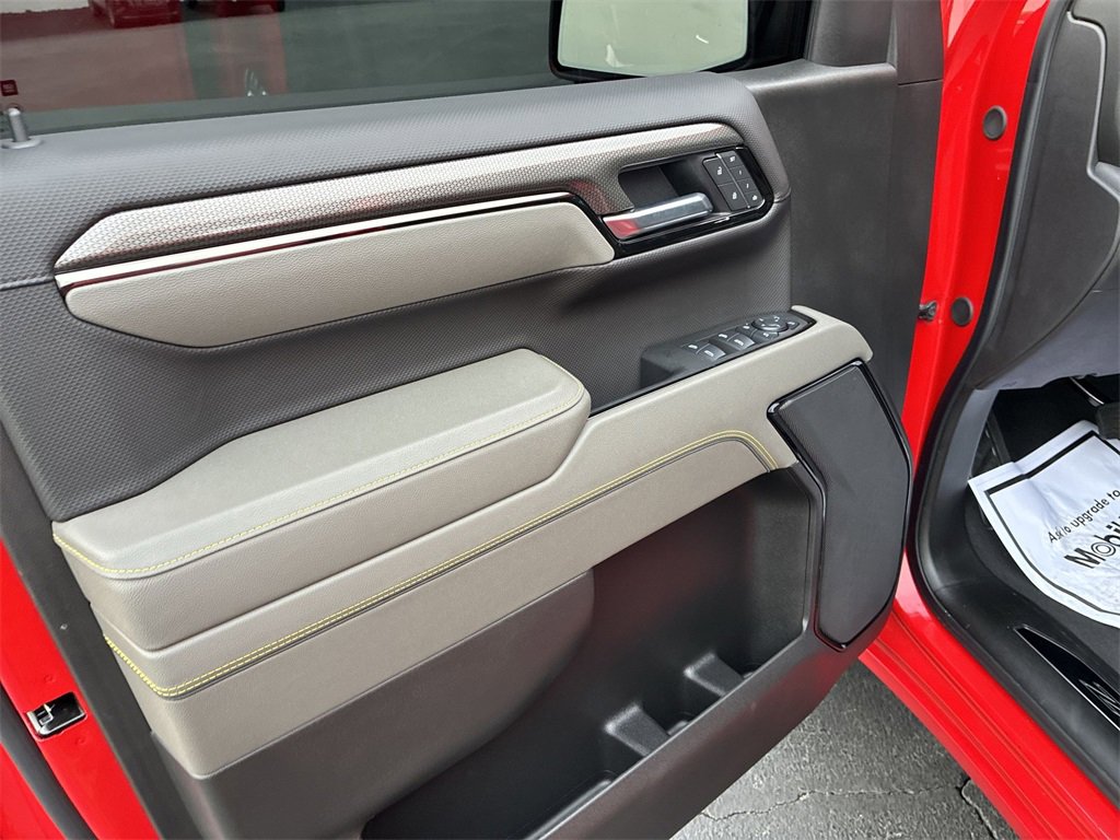 Used 2025 Chevrolet Silverado 1500 ZR2 w/ Technology Package image 13