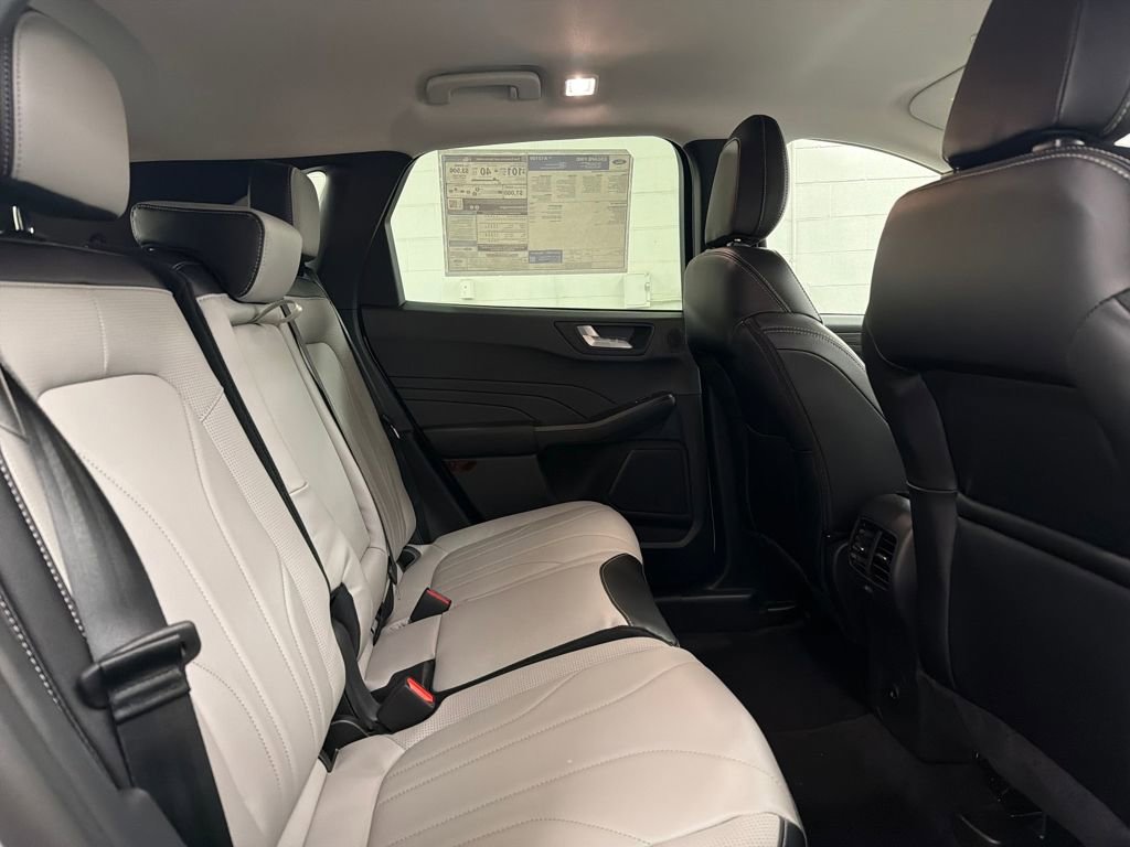 New 2026 Ford Escape SE w/ PHEV Premium Package FWD image 29
