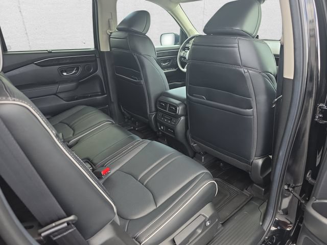Used 2025 Honda Pilot Elite image 11