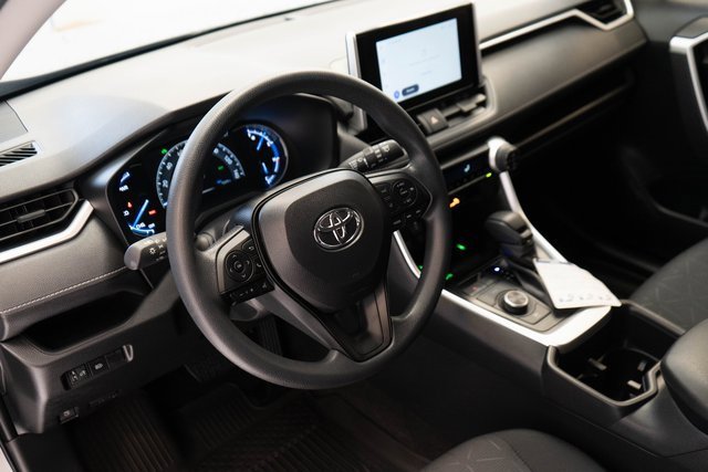 Used 2025 Toyota RAV4 XLE image 3