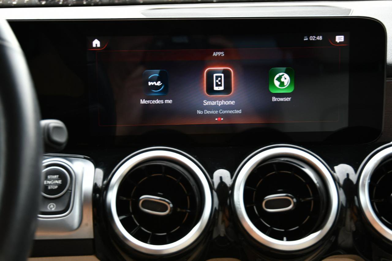 Used 2022 Mercedes-Benz GLB 250 w/ Premium Package image 18
