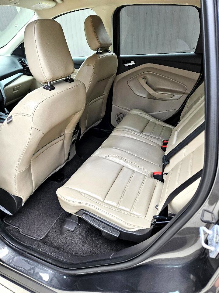 Used 2019 Ford Escape SEL image 9