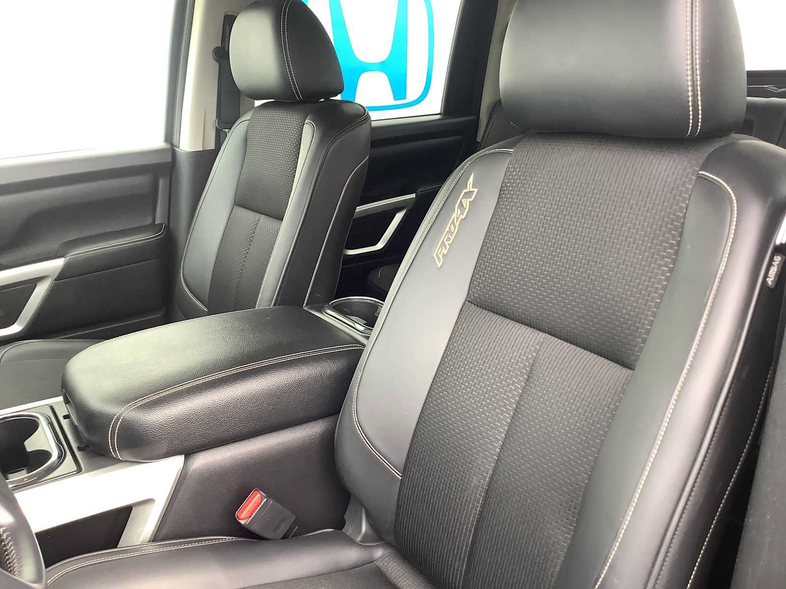 Used 2018 Nissan Titan PRO-4X AWD/4WD image 11